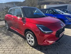 Rot Neu 2025 Suzuki Swift Comfort Limousine | 21.990 €