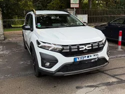 Weiß Gebraucht 2023 Dacia Jogger Extreme Limousine | 21.790 € (Guter Preis)