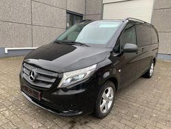 Schwarz Gebraucht 2017 Mercedes Vito Kombi | 14.450 €