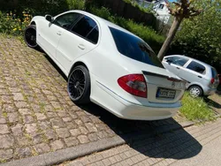 Weiß Gebraucht 2003 Mercedes E220 Limousine | 4.800 € (Etwas zu teuer)