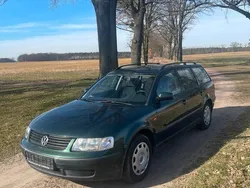 Grün Gebraucht 1997 VW Passat Basis Kombi | 900 € (Guter Preis)