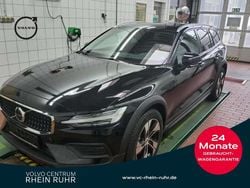 Schwarz onyx black / metallic Gebraucht 2023 Volvo V60 CC Plus Kombi | 36.990 € (Guter Preis)