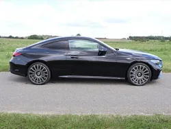 Schwarz Gebraucht 2025 Mercedes 300 AMG Line Premium Plus Limousine | 76.109 €