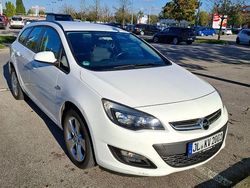 Weiß Gebraucht 2015 Opel Astra Selection Kombi | 7.250 € (Etwas zu teuer)