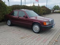 Rot Gebraucht 1992 Mercedes 190 Avantgarde Limousine | 5.300 €