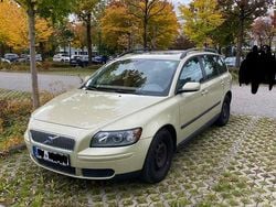 Grün Gebraucht 2004 Volvo V50 Kombi | 6.900 €