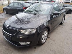 Schwarz Gebraucht 2015 Skoda Octavia Style Kombi | 12.600 € (Fairer Preis)