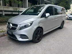 Silber Gebraucht 2020 Mercedes V300 AMG line Van / Kleinbus | 39.900 € (Superpreis)