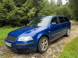 Blau Gebraucht 2001 VW Passat Basis Kombi | 2.490 € (Fairer Preis)