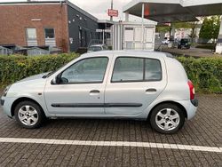 Silber Gebraucht 2002 Renault Clio II Kleinwagen | 700 € (Guter Preis)