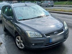 Grau Gebraucht 2005 Ford Focus Titanium Kombi | 650 € (Superpreis)