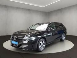 Grenadillschwarz metallic Gebraucht 2024 VW Passat Elegance Kombi | 49.900 € (Teuer)