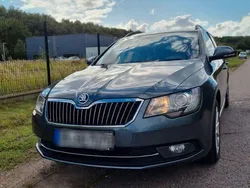 Grau Gebraucht 2015 Skoda Superb Ambition Kombi | 8.200 € (Teuer)