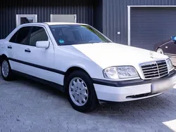 Weiß Gebraucht 1994 Mercedes C180 Limousine | 2.950 €
