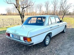 Weiß Gebraucht 1975 Mercedes 200 Limousine | 16.500 €