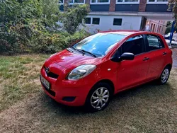 Rot Gebraucht 2009 Toyota Yaris Cool Limousine | 3.150 € (Fairer Preis)