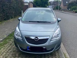 Grau Gebraucht 2010 Opel Meriva Selection Van / Kleinbus | 5.800 € (Guter Preis)