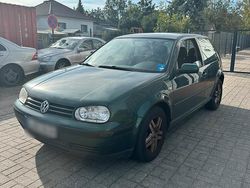 Grün Gebraucht 2002 VW Golf IV Kleinwagen | 1.000 € (Guter Preis)