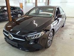 Schwarz nachtschwarz unilack (metallic) Gebraucht 2024 Mercedes A180 Advanced Limousine | 24.870 € (Guter Preis)