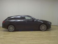 Nachtschwarz Gebraucht 2023 Mercedes CLA200 Shooting Brake Progressive Kombi | 24.380 € (Superpreis)