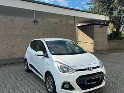 Weiß Gebraucht 2016 Hyundai i10 Passion Kleinwagen | 6.600 € (Guter Preis)