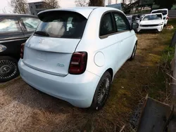 Himmelblau dreischicht metallic himmelblau dreischicht metallic Gebraucht 2022 Fiat 500e Icon Kleinwagen | 20.951 € (Etwas zu teuer)