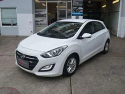 Weiß Gebraucht 2015 Hyundai i30 Trend Limousine | 7.600 € (Superpreis)