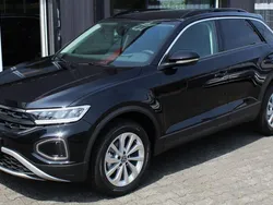 Schwarz Neu 2025 VW T-Roc Life SUV | 31.990 € (Superpreis)