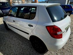 Weiß Gebraucht 2009 Skoda Fabia Kleinwagen | 1.800 € (Guter Preis)