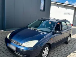 Blau Gebraucht 2003 Ford Focus Kombi | 1.600 € (Teuer)