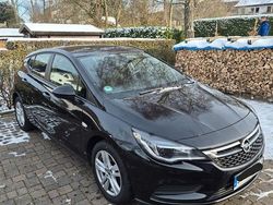 Schwarz Gebraucht 2017 Opel Astra Edition Limousine | 9.900 € (Fairer Preis)
