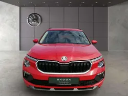 Rot (velvetrot metallic) Neu 2025 Skoda Kamiq Tour SUV | 27.481 € (Fairer Preis)