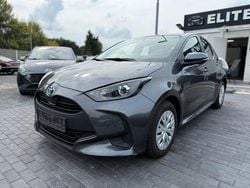 Grau Gebraucht 2024 Toyota Yaris Hybrid Kleinwagen | 17.999 €