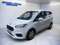 Weiß Gebraucht 2021 Ford Tourneo Courier Trend Van / Kleinbus | 17.750 € (Fairer Preis)