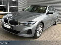 Skyscraper grau metallic Gebraucht 2024 BMW 330e Shadowline Limousine | 34.999 €