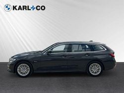 Grau Gebraucht 2022 BMW 330e Luxury Line Kombi | 32.178 € (Fairer Preis)