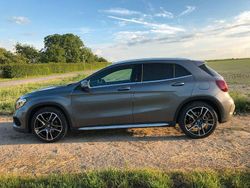 Grau Gebraucht 2016 Mercedes GLA200 AMG line SUV | 17.900 € (Guter Preis)