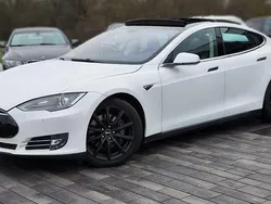 Weiß Gebraucht 2014 Tesla Model S Limousine | 26.500 €