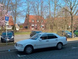 Weiß Gebraucht 1995 Mercedes C180 Elegance Limousine | 2.400 €