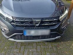 Grau Gebraucht 2020 Dacia Sandero Stepway Kleinwagen | 10.900 € (Fairer Preis)