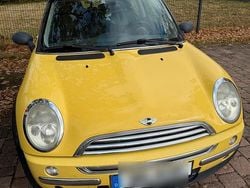 Gelb Gebraucht 2003 Mini ONE Kleinwagen | 1.850 €