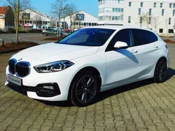 Weiß Gebraucht 2021 BMW 118 Sport Line Kleinwagen | 18.500 € (Fairer Preis)