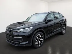 Deep black perleffekt Gebraucht 2024 VW Tiguan Goal SUV | 35.990 €