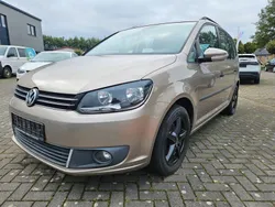 Beige Gebraucht 2012 VW Touran Trendline Van / Kleinbus | 8.990 € (Etwas zu teuer)