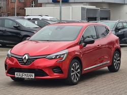 Rot Gebraucht 2023 Renault Clio V Techno Limousine | 17.450 € (Fairer Preis)