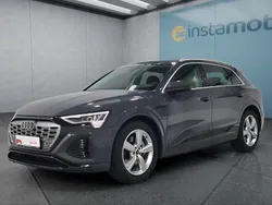 Grau Gebraucht 2024 Audi Q8 e-tron SUV | 51.499 € (Guter Preis)