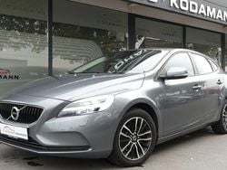 Grau Gebraucht 2016 Volvo V40 Momentum Kombi | 12.950 € (Fairer Preis)