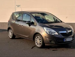 Grau Gebraucht 2011 Opel Meriva Van / Kleinbus | 4.780 € (Etwas zu teuer)