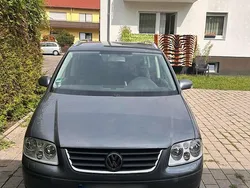 Braun Gebraucht 2005 VW Touran Van / Kleinbus | 3.300 € (Etwas zu teuer)