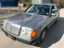 Grau Gebraucht 1990 Mercedes E230 Limousine | 3.990 €